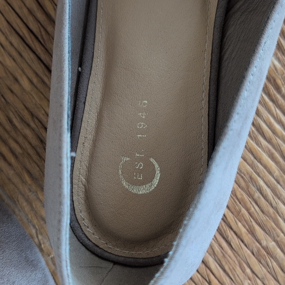 C'est 1946 Taupe Gray Suede Flats Sz 8, Rhinestone Elephant Accents, Like New - Picture 4 of 8